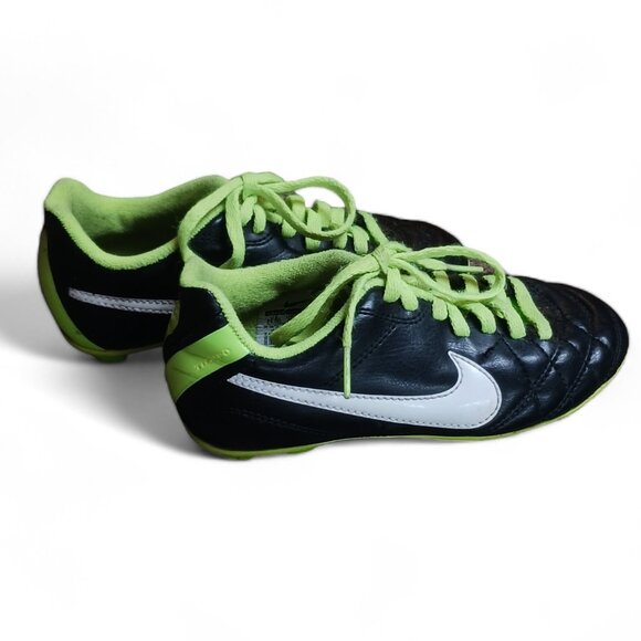 🛍️❤️Nike Tiempo Kids Unisex  Black Neon Green Soccer Cleats Shoes 🛍️❤Size 11.5 - Picture 4 of 8